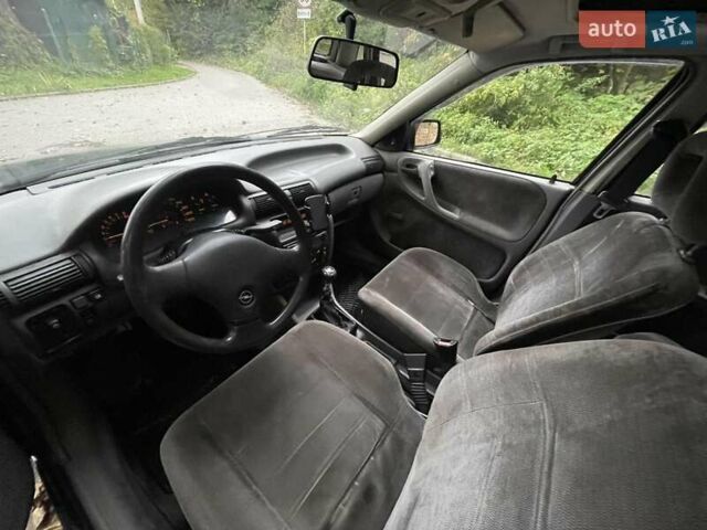 Синий Опель Астра, объемом двигателя 1.6 л и пробегом 300 тыс. км за 1500 $, фото 18 на Automoto.ua