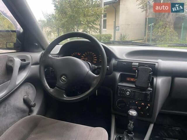 Синий Опель Астра, объемом двигателя 1.6 л и пробегом 300 тыс. км за 1500 $, фото 14 на Automoto.ua