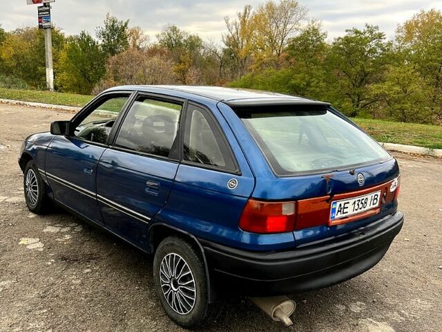 Синий Опель Астра, объемом двигателя 1.4 л и пробегом 250 тыс. км за 850 $, фото 6 на Automoto.ua