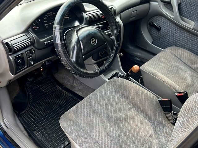 Синий Опель Астра, объемом двигателя 1.4 л и пробегом 250 тыс. км за 850 $, фото 8 на Automoto.ua