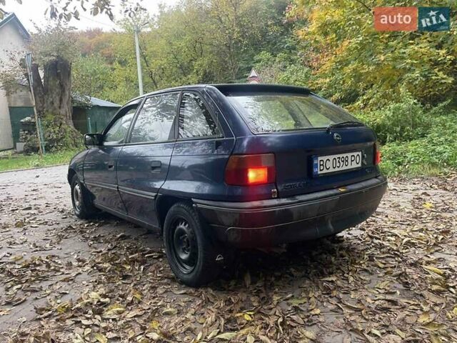 Синий Опель Астра, объемом двигателя 1.6 л и пробегом 300 тыс. км за 1500 $, фото 12 на Automoto.ua