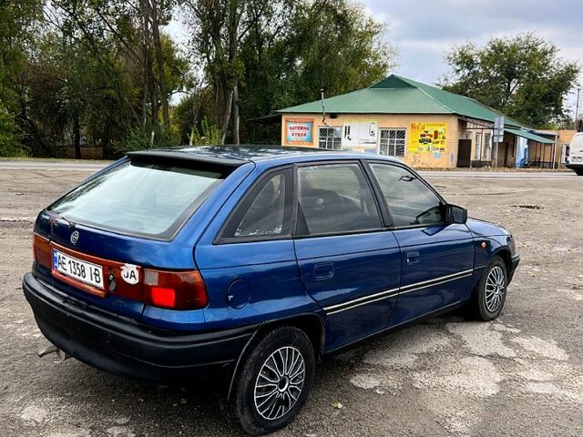 Синий Опель Астра, объемом двигателя 1.4 л и пробегом 250 тыс. км за 850 $, фото 5 на Automoto.ua