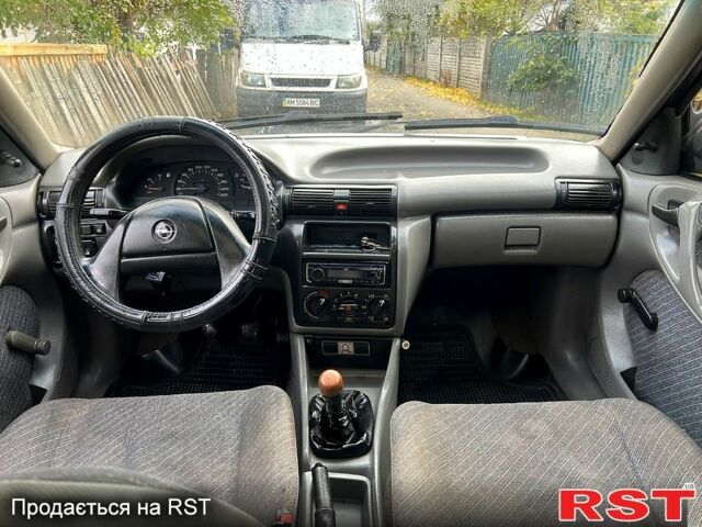 Синий Опель Астра, объемом двигателя 1.4 л и пробегом 250 тыс. км за 850 $, фото 9 на Automoto.ua