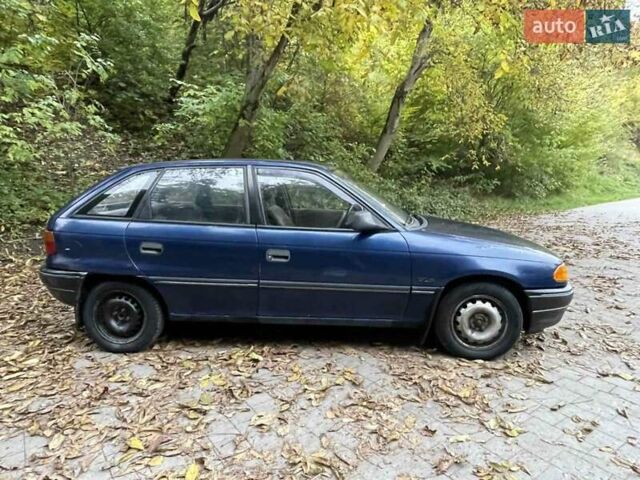 Синий Опель Астра, объемом двигателя 1.6 л и пробегом 300 тыс. км за 1500 $, фото 1 на Automoto.ua