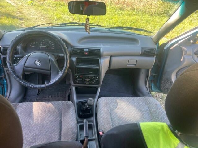 Синий Опель Астра, объемом двигателя 1.6 л и пробегом 330 тыс. км за 1023 $, фото 6 на Automoto.ua