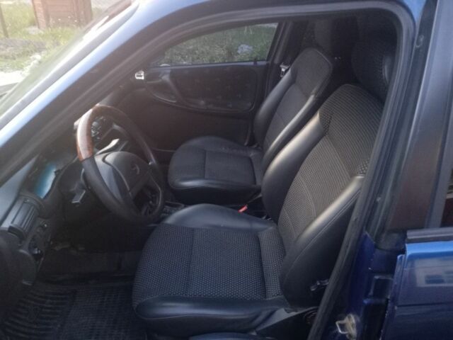 Синий Опель Астра, объемом двигателя 1.4 л и пробегом 400 тыс. км за 1100 $, фото 6 на Automoto.ua