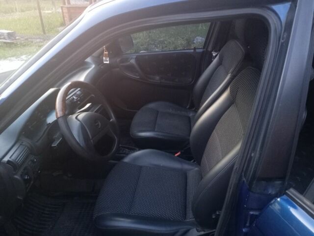 Синий Опель Астра, объемом двигателя 1.4 л и пробегом 400 тыс. км за 1100 $, фото 5 на Automoto.ua