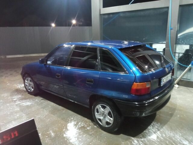 Синий Опель Астра, объемом двигателя 1.4 л и пробегом 400 тыс. км за 1100 $, фото 1 на Automoto.ua