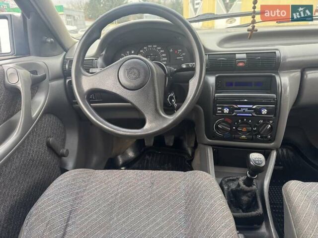 Синій Опель Астра, об'ємом двигуна 1.6 л та пробігом 250 тис. км за 1450 $, фото 12 на Automoto.ua