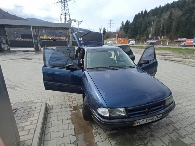 Синий Опель Астра, объемом двигателя 1.4 л и пробегом 400 тыс. км за 1100 $, фото 4 на Automoto.ua