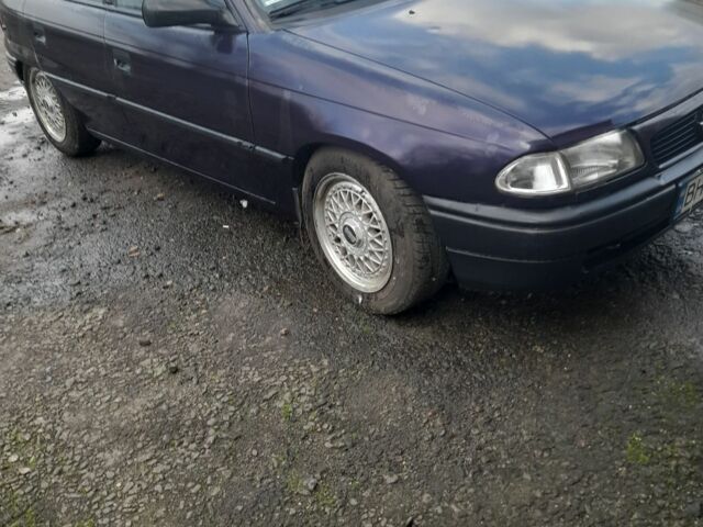 Синий Опель Астра, объемом двигателя 1.6 л и пробегом 240 тыс. км за 2247 $, фото 3 на Automoto.ua