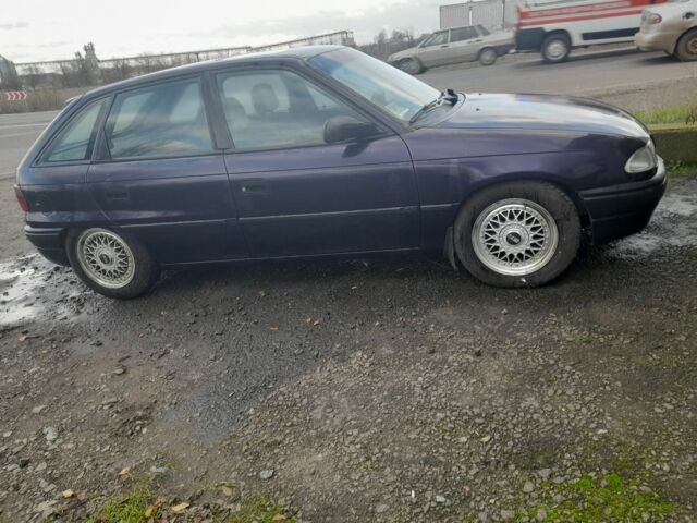 Синий Опель Астра, объемом двигателя 1.6 л и пробегом 240 тыс. км за 2247 $, фото 1 на Automoto.ua