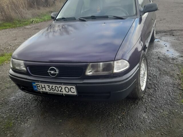 Синий Опель Астра, объемом двигателя 1.6 л и пробегом 240 тыс. км за 2247 $, фото 2 на Automoto.ua