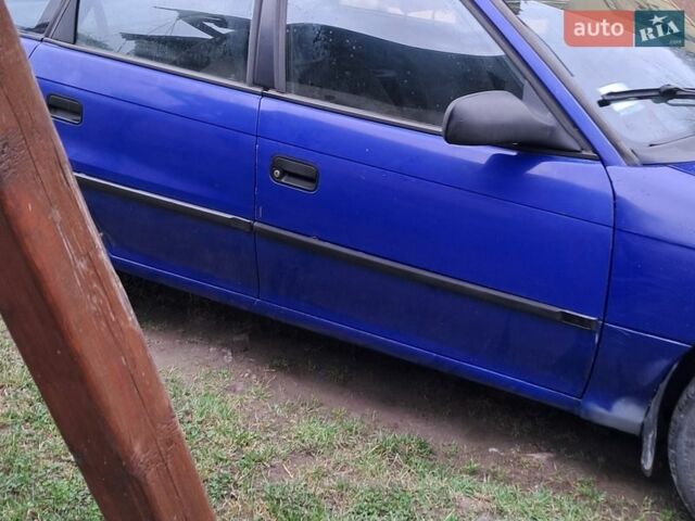 Синий Опель Астра, объемом двигателя 1.4 л и пробегом 200 тыс. км за 1100 $, фото 4 на Automoto.ua