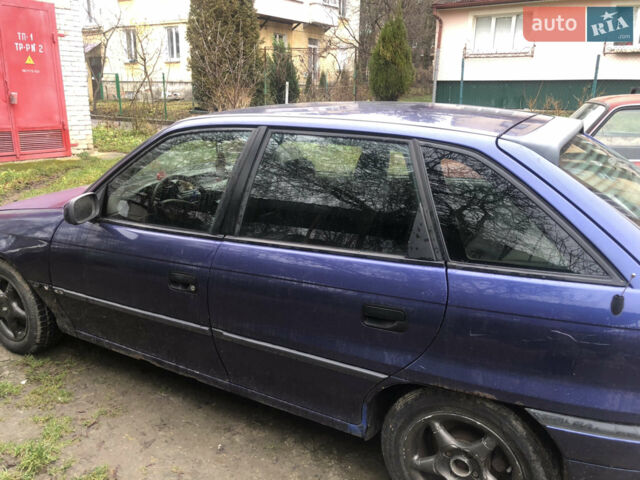 Синій Опель Астра, об'ємом двигуна 1.4 л та пробігом 250 тис. км за 800 $, фото 5 на Automoto.ua