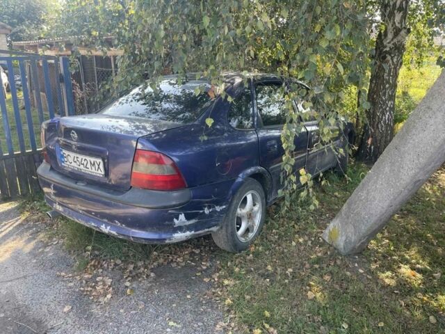 Синий Опель Астра, объемом двигателя 1.8 л и пробегом 249 тыс. км за 600 $, фото 3 на Automoto.ua
