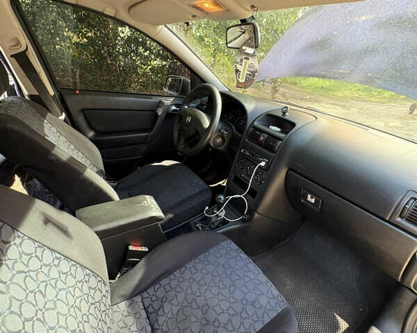 Синий Опель Астра, объемом двигателя 1.6 л и пробегом 205 тыс. км за 3000 $, фото 7 на Automoto.ua