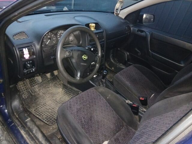 Синий Опель Астра, объемом двигателя 1.6 л и пробегом 245 тыс. км за 1050 $, фото 4 на Automoto.ua