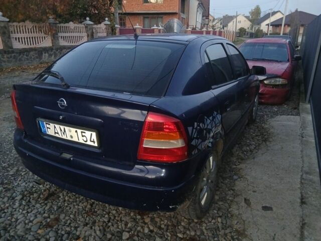 Синий Опель Астра, объемом двигателя 1.6 л и пробегом 245 тыс. км за 1050 $, фото 2 на Automoto.ua