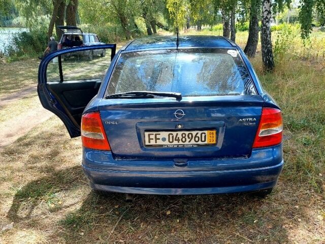 Синий Опель Астра, объемом двигателя 1.7 л и пробегом 400 тыс. км за 1561 $, фото 4 на Automoto.ua