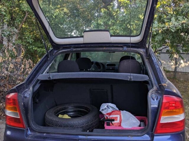 Синий Опель Астра, объемом двигателя 1.6 л и пробегом 270 тыс. км за 850 $, фото 4 на Automoto.ua