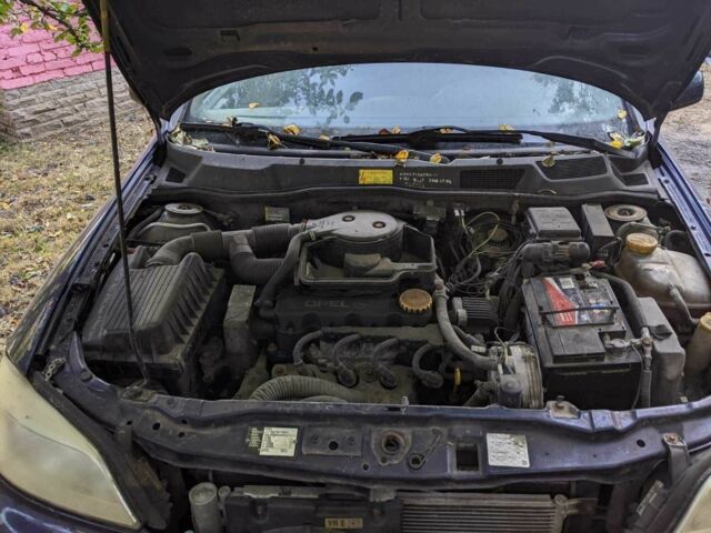 Синий Опель Астра, объемом двигателя 1.6 л и пробегом 270 тыс. км за 850 $, фото 2 на Automoto.ua