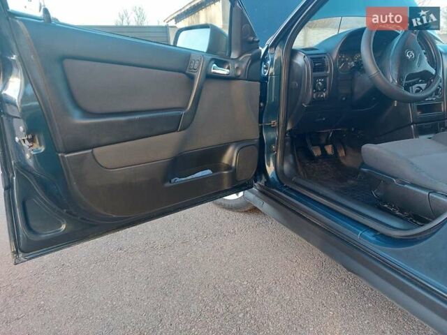 Синий Опель Астра, объемом двигателя 1.82 л и пробегом 380 тыс. км за 3350 $, фото 12 на Automoto.ua