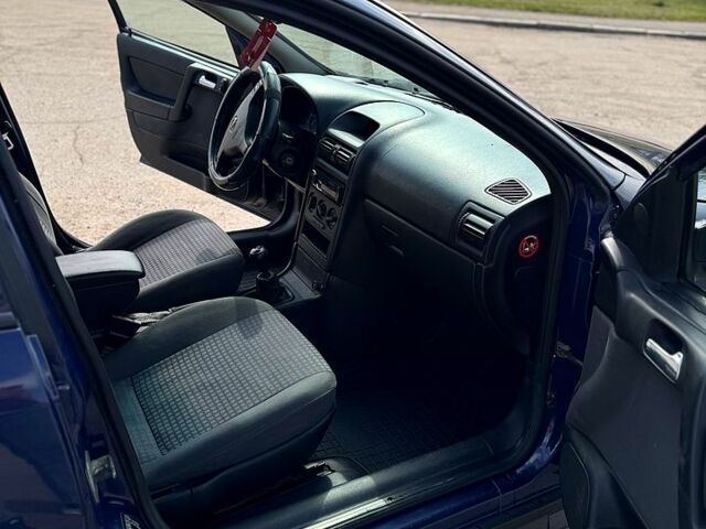 Синий Опель Астра, объемом двигателя 1.7 л и пробегом 300 тыс. км за 2099 $, фото 11 на Automoto.ua