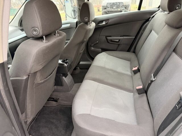 Синий Опель Астра, объемом двигателя 1.7 л и пробегом 333 тыс. км за 2400 $, фото 11 на Automoto.ua