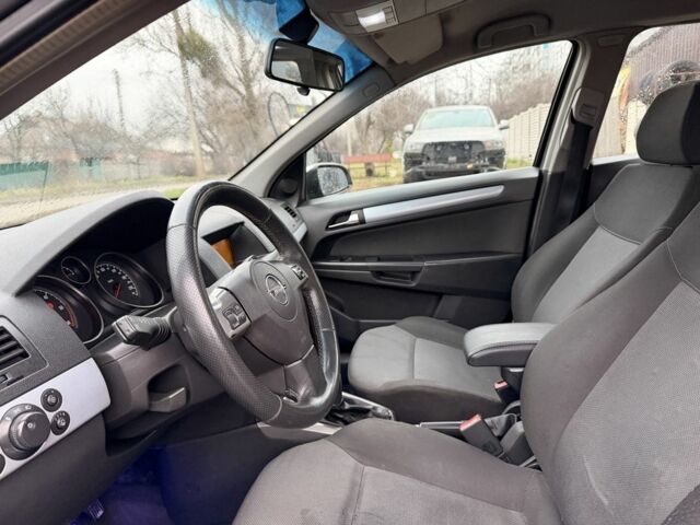 Синий Опель Астра, объемом двигателя 1.7 л и пробегом 333 тыс. км за 2400 $, фото 10 на Automoto.ua