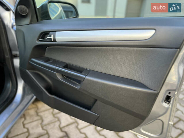 Синій Опель Астра, об'ємом двигуна 1.8 л та пробігом 156 тис. км за 5950 $, фото 73 на Automoto.ua