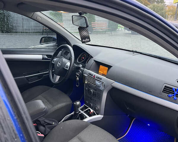 Синий Опель Астра, объемом двигателя 1.8 л и пробегом 165 тыс. км за 5000 $, фото 2 на Automoto.ua