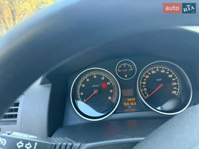 Синий Опель Астра, объемом двигателя 1.8 л и пробегом 150 тыс. км за 5000 $, фото 9 на Automoto.ua