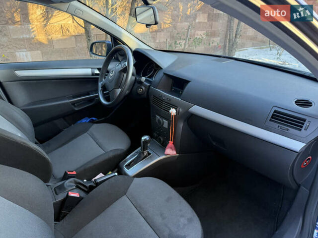 Синий Опель Астра, объемом двигателя 1.8 л и пробегом 150 тыс. км за 5000 $, фото 15 на Automoto.ua