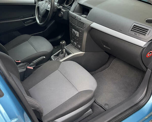 Синий Опель Астра, объемом двигателя 1.6 л и пробегом 210 тыс. км за 5600 $, фото 13 на Automoto.ua