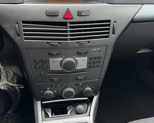 Синий Опель Астра, объемом двигателя 1.6 л и пробегом 197 тыс. км за 4450 $, фото 15 на Automoto.ua