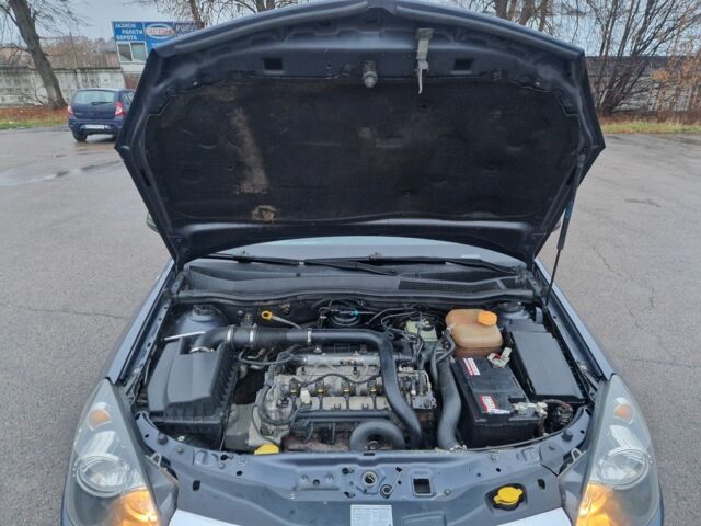 Синий Опель Астра, объемом двигателя 1.2 л и пробегом 275 тыс. км за 3700 $, фото 6 на Automoto.ua