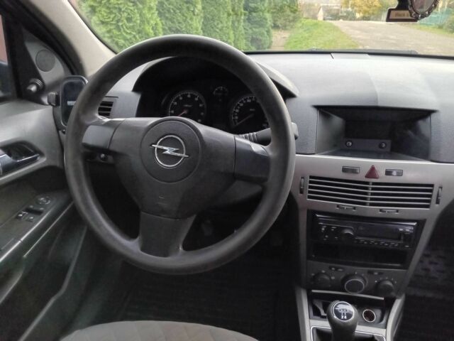 Синий Опель Астра, объемом двигателя 1.4 л и пробегом 345 тыс. км за 2800 $, фото 17 на Automoto.ua