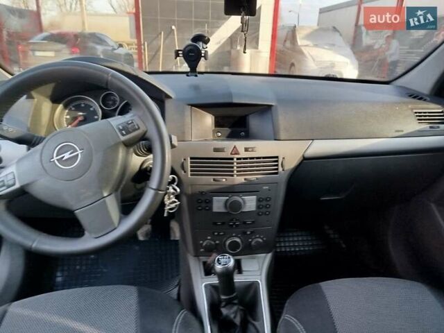 Синій Опель Астра, об'ємом двигуна 1.3 л та пробігом 267 тис. км за 4000 $, фото 3 на Automoto.ua
