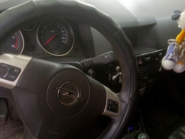 Синий Опель Астра, объемом двигателя 1.2 л и пробегом 300 тыс. км за 3500 $, фото 3 на Automoto.ua