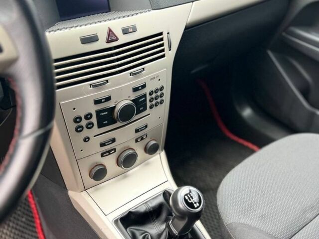 Синий Опель Астра, объемом двигателя 1.6 л и пробегом 220 тыс. км за 4999 $, фото 5 на Automoto.ua