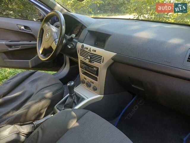 Синий Опель Астра, объемом двигателя 1.36 л и пробегом 240 тыс. км за 4000 $, фото 3 на Automoto.ua