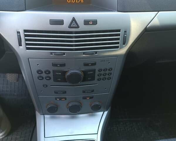 Синий Опель Астра, объемом двигателя 1.6 л и пробегом 255 тыс. км за 5500 $, фото 2 на Automoto.ua