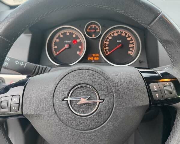 Синий Опель Астра, объемом двигателя 1.8 л и пробегом 148 тыс. км за 5600 $, фото 16 на Automoto.ua