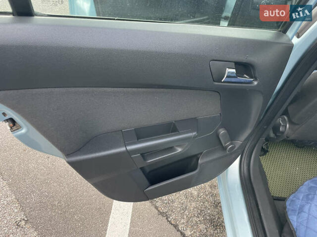 Синий Опель Астра, объемом двигателя 1.36 л и пробегом 204 тыс. км за 4800 $, фото 5 на Automoto.ua