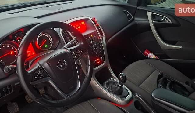 Синий Опель Астра, объемом двигателя 1.6 л и пробегом 246 тыс. км за 6300 $, фото 9 на Automoto.ua