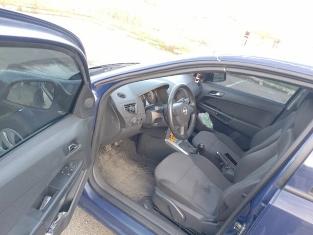 Синий Опель Астра, объемом двигателя 1.7 л и пробегом 330 тыс. км за 4000 $, фото 4 на Automoto.ua