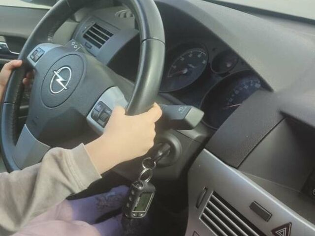 Синій Опель Астра, об'ємом двигуна 1.4 л та пробігом 165 тис. км за 6000 $, фото 3 на Automoto.ua