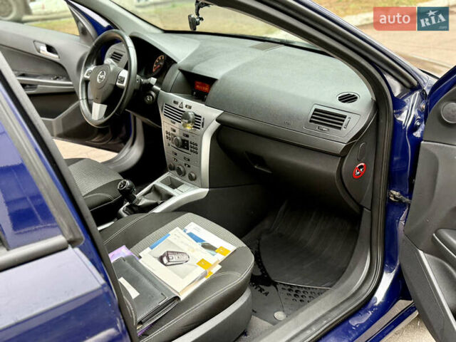 Синий Опель Астра, объемом двигателя 1.6 л и пробегом 240 тыс. км за 5999 $, фото 26 на Automoto.ua