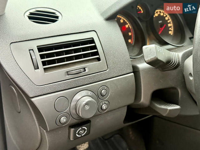 Синий Опель Астра, объемом двигателя 1.6 л и пробегом 240 тыс. км за 5999 $, фото 33 на Automoto.ua